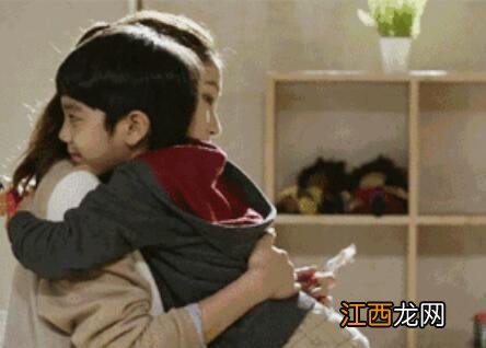 为啥孩子被吼后不说话,还反过来求抱抱,知道真相后你还敢吼吗?