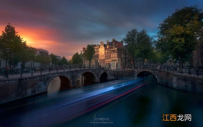 他拍的照片太美，感觉是世界尽头的冷酷与仙境