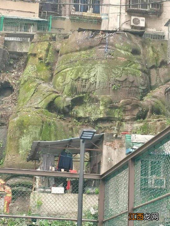 《三伏》制作人完成最期待的场景:小区惊现无头巨佛