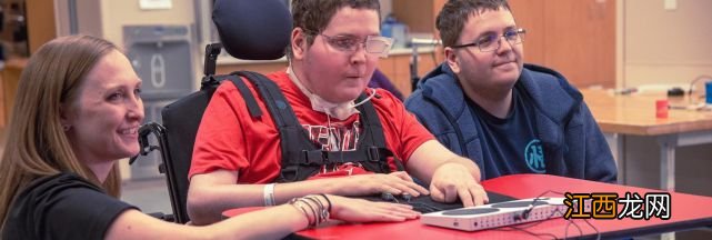 几名大学生,正在用游戏为残障群体发声