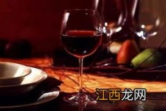 葡萄酒的颜色有哪些？饮用葡萄酒要注意什么？