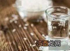 白酒杯的种类有哪些？饮用白酒的注意事项有哪些？