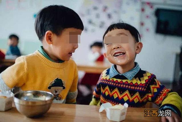 孩子3岁就要上幼儿园？育儿专家：家长别乱送，这个年龄最合适