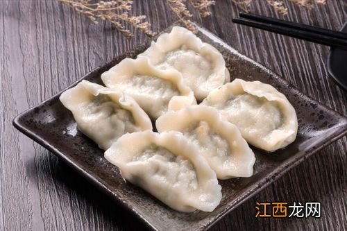 蒸饺是水开了再放饺子还是凉水放饺子 蒸饺需要怎么蒸才不粘