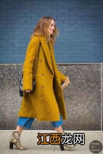 姜黄色毛呢大衣搭配什么颜色打底 姜黄色毛呢大衣搭配打底颜色推荐