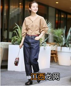 深色牛仔裤配什么上衣男 有什么建议的搭配