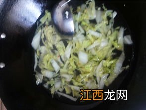 小墨鱼炖豆腐加什么青菜