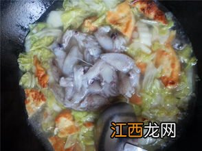 小墨鱼炖豆腐加什么青菜