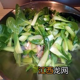 小白菜炒什么蘑菇好吃