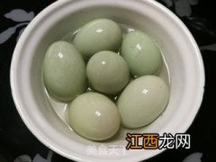 鸭蛋腌多久出油