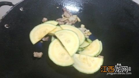 金瓜炒什么才好吃