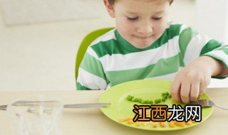 小孩为什么喜欢趴在地上玩 孩子为什么喜欢趴地上玩