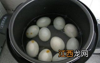 电饭锅煮咸鸭蛋要多久