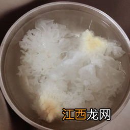 电饭煲煮银耳多久时间