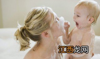 儿子洗澡爱哭怎么教育她 儿子洗澡爱哭怎么教育