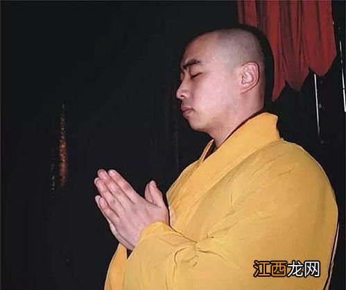 拜佛的手势图片,最标准的礼佛姿势