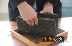 没有工具怎么撬茶砖