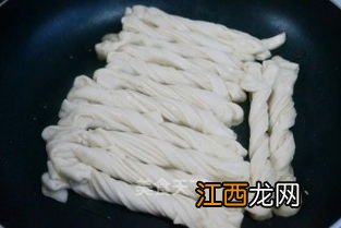 水煎花卷的和面都有什么料