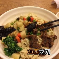 牛肉哨子面放什么菜