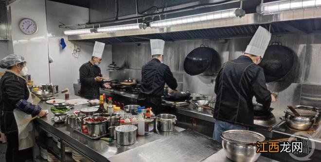 “阳过”回归激活重庆餐饮业:有火锅店一晚接待200桌,小面馆一天卖400碗