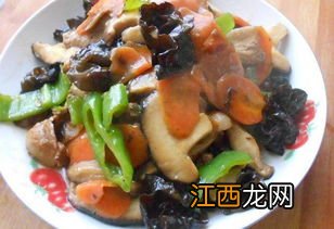 香菇木耳炒肉配什么青菜