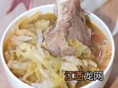 大骨头炖酸菜都放什么