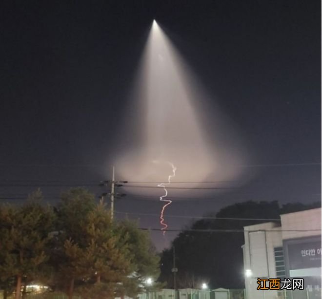 韩多地民众目击UFO？韩国防部回应：系自研固体燃料运载火箭试飞