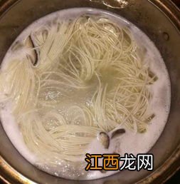 鸭汤煮面条什么样