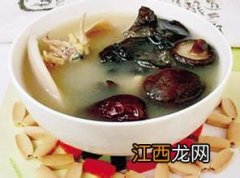 墨鱼跟什么材料煲汤才好喝