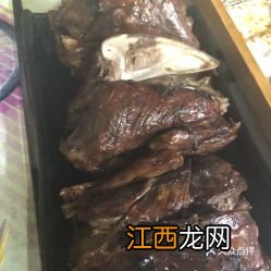 鸽子和什么烧好吃