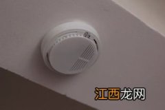 烟感器一直亮着红灯没事吧-烟感报警器是什么原理