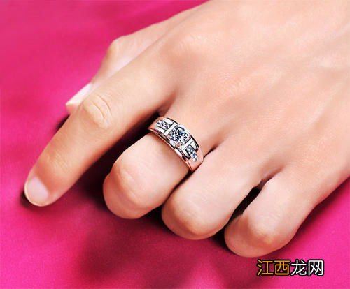 新郎结婚戒指是女方买的吗-新郎戒指怎么戴