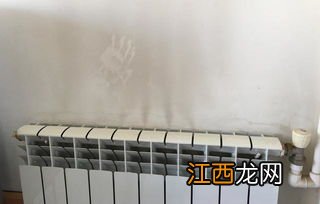 暖气片熏墙上发黑怎么处理-怎么避免暖气片脏墙