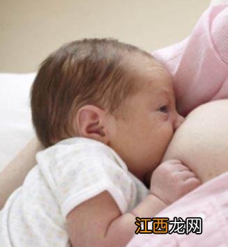 为啥宝宝吃母乳就睡，放下5分钟就醒？医生这么解释，真相太暖心