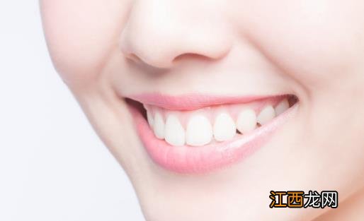 一口皓齿是人们对美的追求 草莓是天然美白牙齿水果