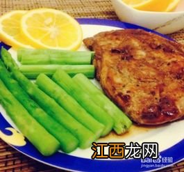 怎么做猫喜欢吃的鸡肉 给猫吃的鸡胸肉的做法