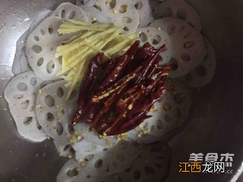 凉拌莲菜配什么