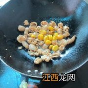 板粟放什么炒好看