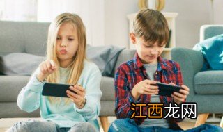 孩子不给手机不去上学，孩子不给手机不去上学犯法吗