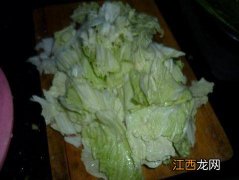 麻辣烫大白菜怎么切