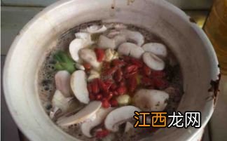 野鸭放什么煲汤清火