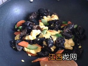 黄瓜木耳炒鸡蛋是什么菜
