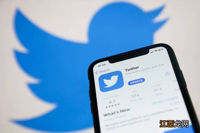 马斯克被网友「罢免」后，可能要把 Twitter 交给带着全家睡公司的「卷王」