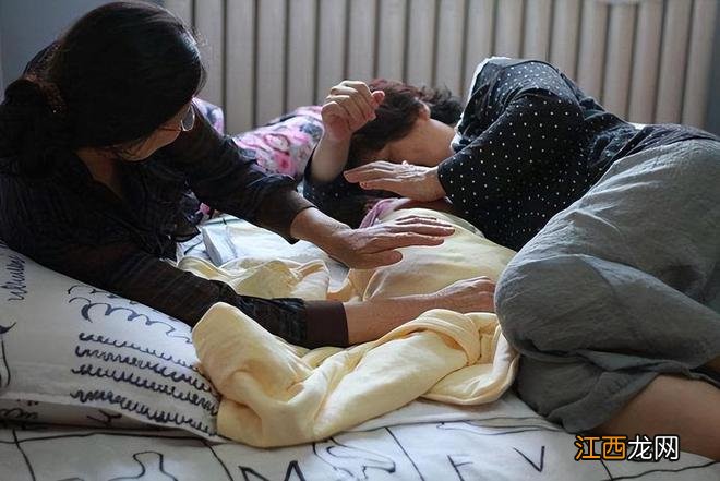 孩子3岁前和老人睡危害大,现在看不到,长大了就可能会暴露出来