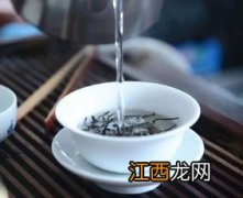 泡茶时怎么刮沫