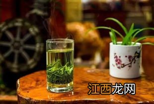 绿茶泡出来怎么是红色的