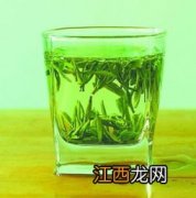 绿茶泡出来怎么是红色的