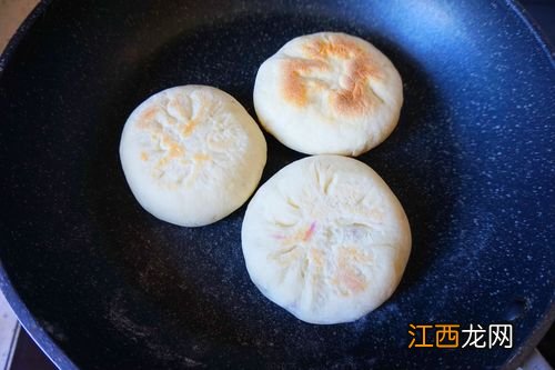 锡伯族有趣的风俗文化：发面饼与好儿媳