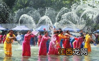 傣族传统民族习俗：泼水节