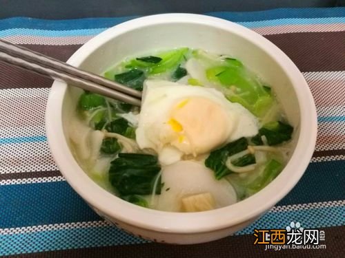 鸡蛋和什么青菜包汤